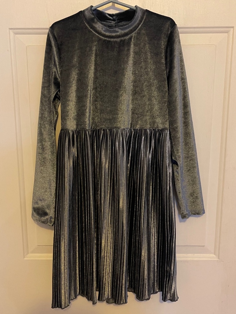Girls Silver Metallic Pleated Dress Wonder Nation Size M 7/8